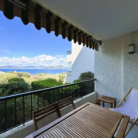 La Baie Climatise, Vue Mer, Pour 4 Personnes Avec Piscine Sur La Presqu'ile De Giens A * הייר