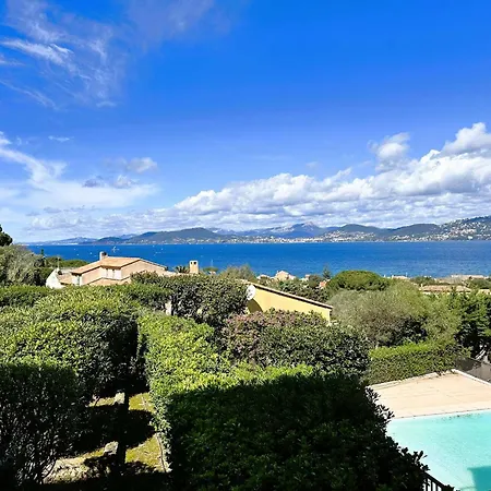 La Baie Climatise, Vue Mer, Pour 4 Personnes Avec Piscine Sur La Presqu'ile De Giens A *