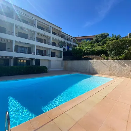 La Baie Climatise, Vue Mer, Pour 4 Personnes Avec Piscine Sur La Presqu'ile De Giens A דירה